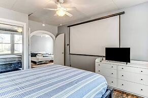 Charming 2 Bedroom with in Home Gym