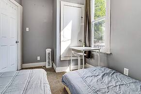 Charming 2 Bedroom with in Home Gym