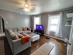 Charming 2 Bedroom with in Home Gym