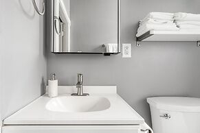 Charming 2 Bedroom with in Home Gym