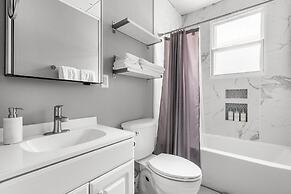 Charming 2 Bedroom with in Home Gym