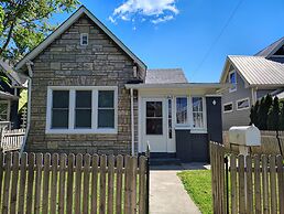 Charming 2 Bedroom with in Home Gym