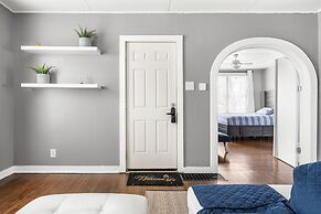 Charming 2 Bedroom with in Home Gym