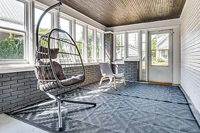 Charming 2 Bedroom with in Home Gym