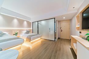 Yangshuo Mountain and City Resort