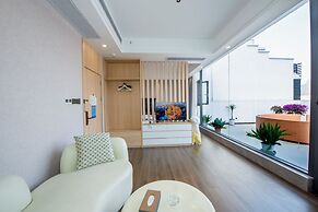 Yangshuo Mountain and City Resort