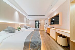 Yangshuo Mountain and City Resort