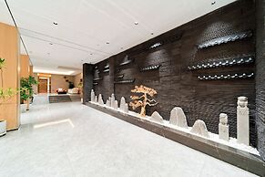 Yangshuo Mountain and City Resort