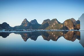Yangshuo Mountain and City Resort