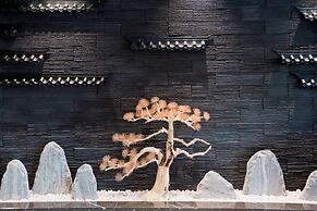 Yangshuo Mountain and City Resort