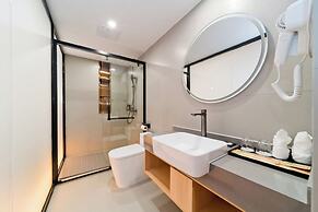 Yangshuo Mountain and City Resort