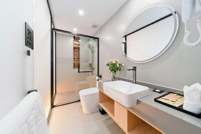 Yangshuo Mountain and City Resort