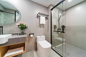 Yangshuo Mountain and City Resort