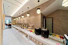 Yangshuo Mountain and City Resort