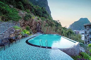 Yangshuo Mountain and City Resort