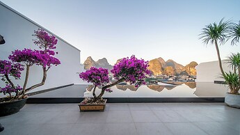 Yangshuo Mountain and City Resort