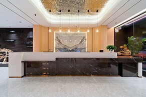 Yangshuo Mountain and City Resort