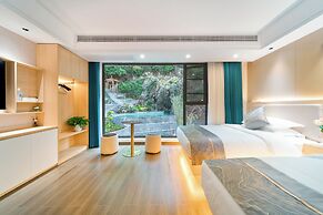 Yangshuo Mountain and City Resort