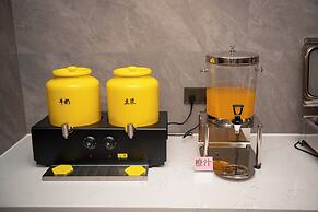 Yangshuo Mountain and City Resort