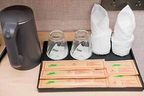 Yangshuo Mountain and City Resort