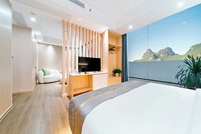 Yangshuo Mountain and City Resort