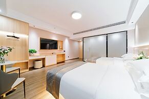 Yangshuo Mountain and City Resort