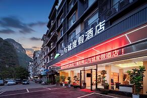 Yangshuo Mountain and City Resort