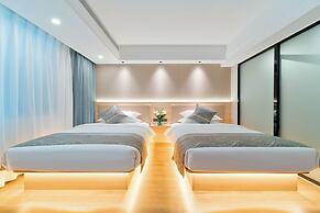 Yangshuo Mountain and City Resort