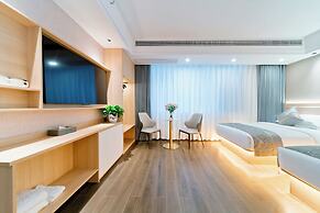 Yangshuo Mountain and City Resort