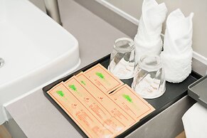 Yangshuo Mountain and City Resort