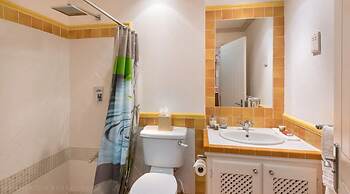 Lovely 1 Br Apartment! Fully Furnished