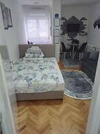 Charming Studio Apartment in Novi Pazar With City & Mountain Views