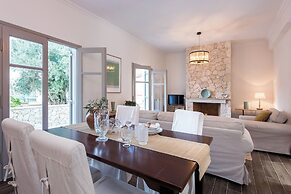 Verde Olive Three-Bedroom Holiday Home by Konnect