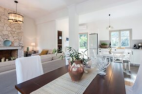 Verde Olive Three-Bedroom Holiday Home by Konnect