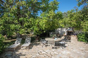 Verde Olive Three-Bedroom Holiday Home by Konnect