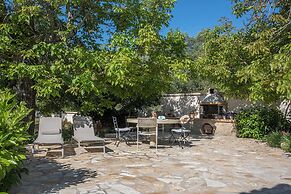 Verde Olive Three-Bedroom Holiday Home by Konnect