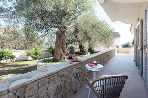 Verde Olive Three-Bedroom Holiday Home by Konnect