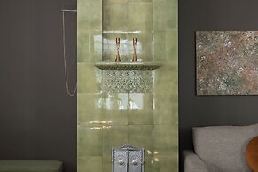 Historical Studio & Excellent Location