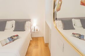 A Step From the Lake Apartment