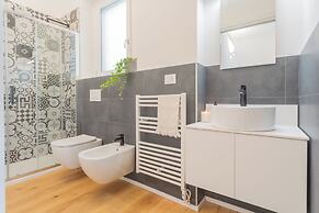 A Step From the Lake Apartment