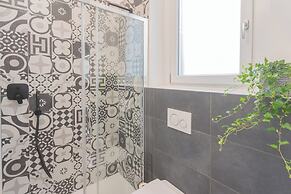 A Step From the Lake Apartment