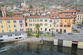 Cozy Nest on the Lake