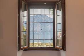 Cozy Nest on the Lake