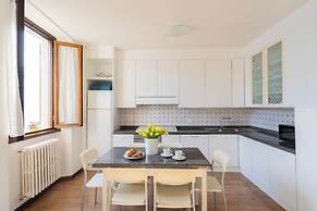 Family Lake Apartment