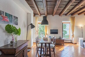 Front Lake Apartment With Private Funicular