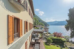 Front Lake Apartment With Private Funicular