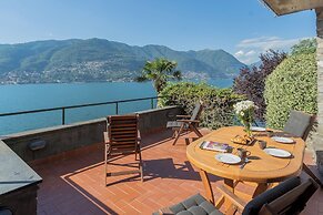 Front Lake Apartment With Private Funicular