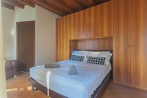 Front Lake Apartment With Private Funicular