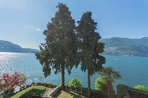 Front Lake Apartment With Private Funicular