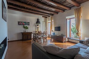 Front Lake Apartment With Private Funicular